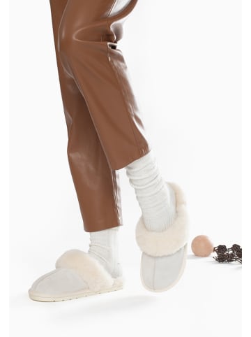 Gooce Schaffell-Hausschuhe "Emeline" in Weiß