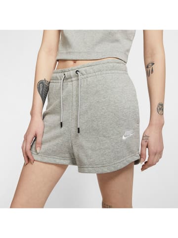 Nike Sweatshorts in Grau