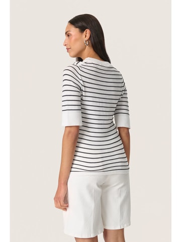 Soaked in Luxury Sweter w kolorze kremowym