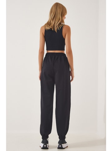 Happiness Istanbul Sweathose in Schwarz