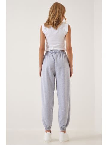 Happiness Istanbul Sweathose in Grau