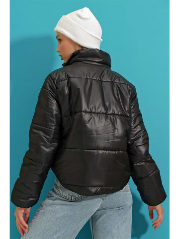 Trend Alacati Kurtka pikowana w kolorze czarnym