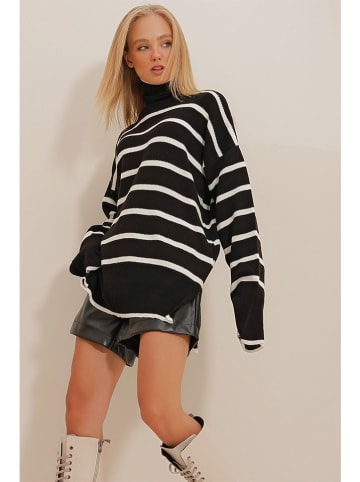 Trend Alacati Sweter w kolorze czarnym