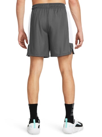 Under Armour Basketballshorts in Grau