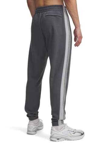 Under Armour Spodnie dresowe "Rival" w kolorze szarym