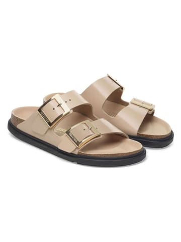 Birkenstock Skórzane klapki "Arizona" w kolorze beżowym