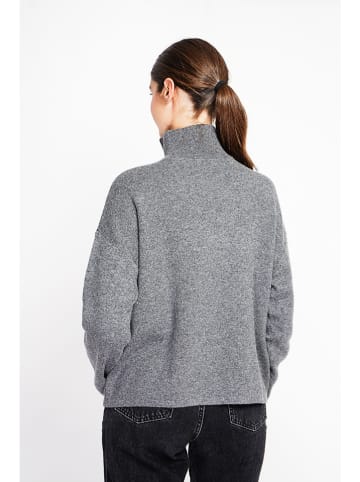 ASSUILI Sweter w kolorze szarym