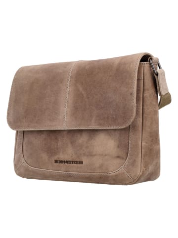 HIDE & STITCHES Leder-Umhängetasche "Idaho" in Taupe - (B)27 x (H)21 x (T)7 cm