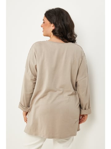 Curvy Lady Longsleeve in Beige