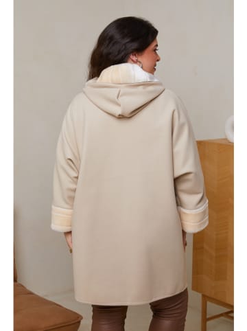 Curvy Lady Wintermantel in Beige