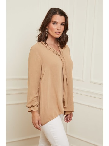Curvy Lady Bluse in Beige