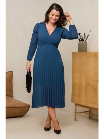 Curvy Lady Plissekleid in Blau