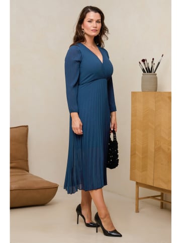 Curvy Lady Plissekleid in Blau