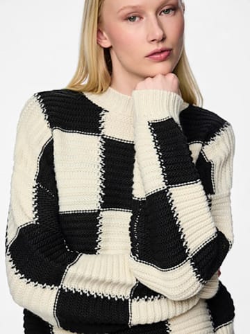 Pieces Pullover in Creme/ Schwarz