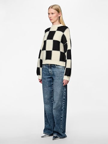 Pieces Sweter w kolorze kremowo-czarnym