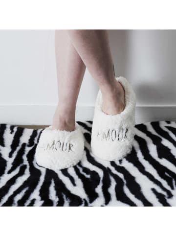 THE HOME DECO FACTORY Kapcie w kolorze kremowym