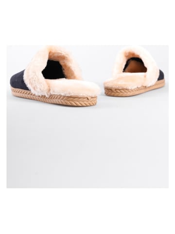 trendyol Kapcie w kolorze czarnym