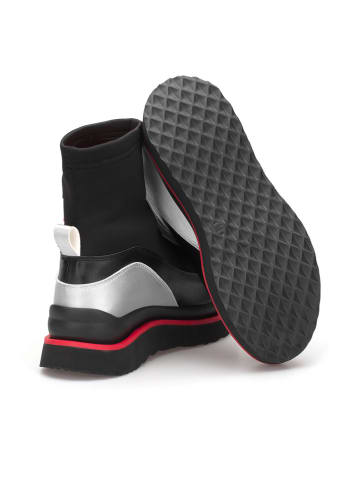 trendyol Boots in Schwarz/ Rot/ Weiß