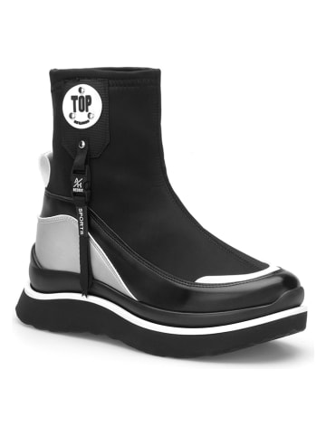 trendyol Boots in Schwarz/ Weiß