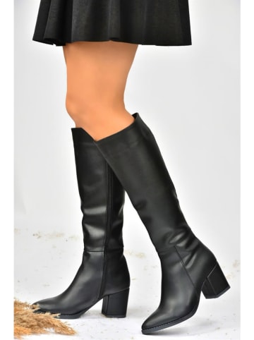 trendyol Stiefel in Schwarz