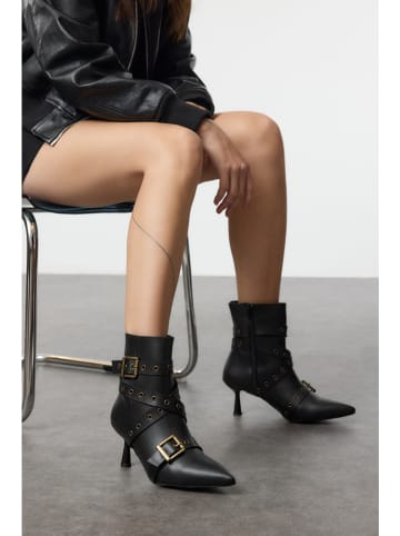 trendyol Stiefeletten in Schwarz