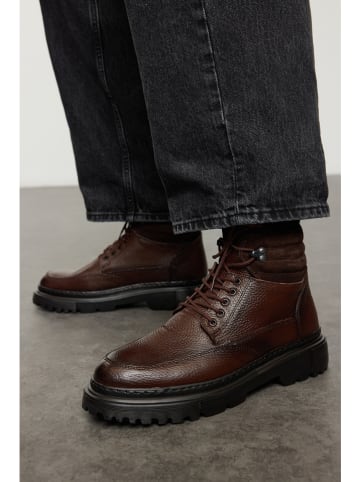 trendyol Leder-Boots in Braun