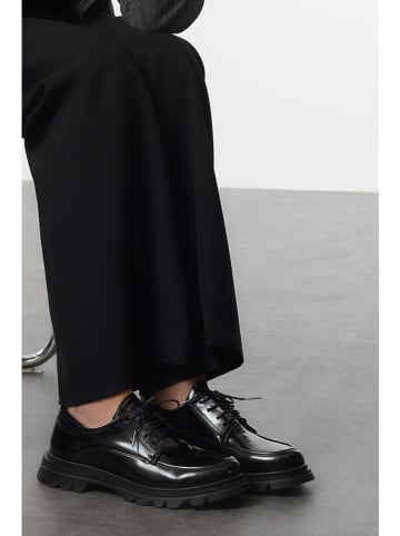 trendyol Schnürschuhe in Schwarz