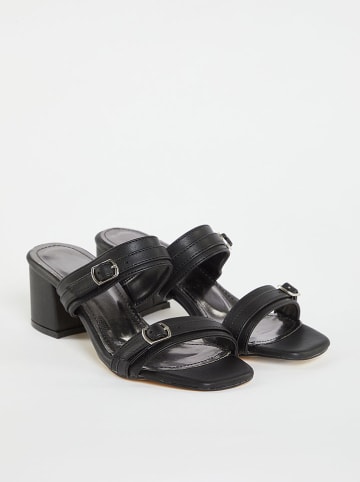 trendyol Pantoletten in Schwarz