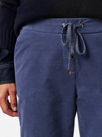 Toni Hose in Blau