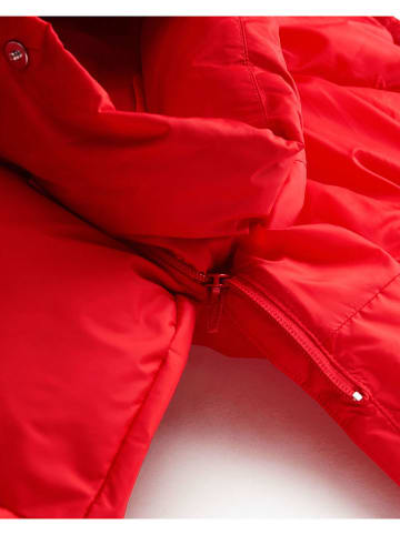 Levi's Kurtka puchowa w kolorze czerwonym