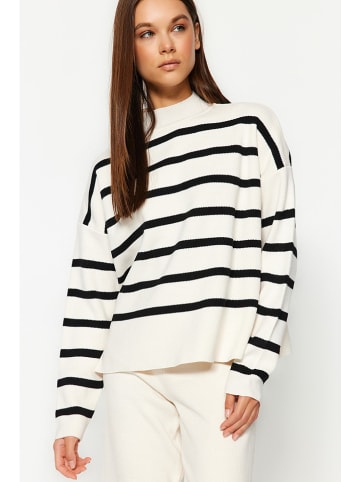 trendyol Pullover in Weiß/ Schwarz