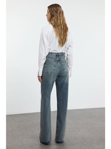 trendyol Dżinsy - Comfort fit - w kolorze niebieskim