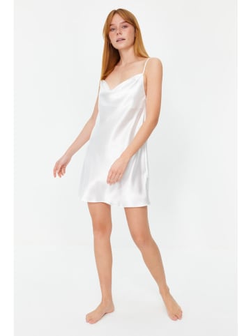 trendyol Nachthemd in Weiß