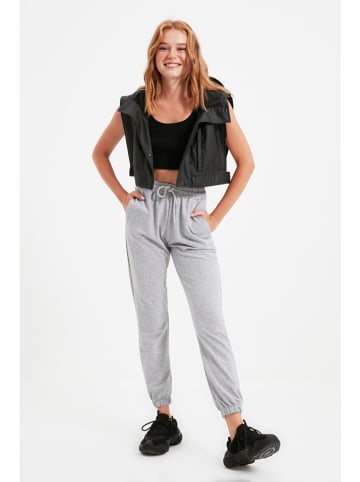 trendyol Sweathose in Grau