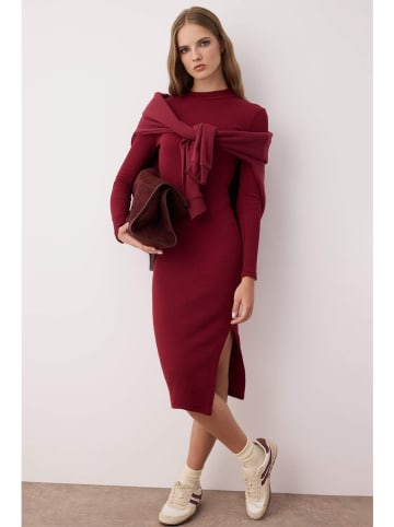 trendyol Sukienka w kolorze czerwonym