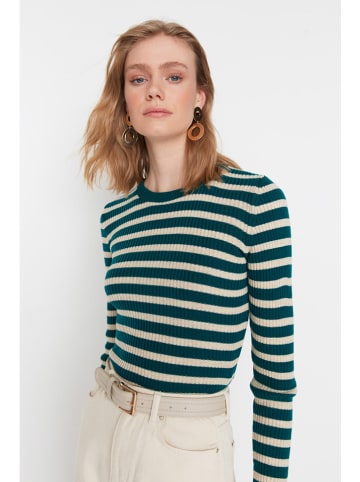 trendyol Pullover in Dunkelgrün/ Creme