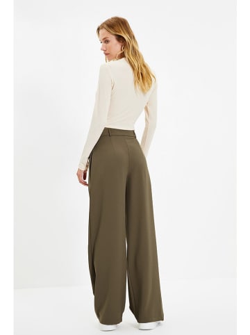 trendyol Marlenehose in Braun