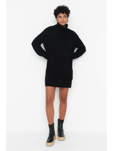 trendyol Kleid in Schwarz
