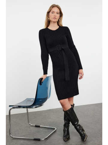 trendyol Sukienka w kolorze czarnym