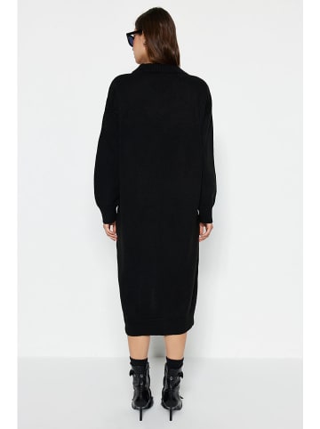 trendyol Kleid in Schwarz