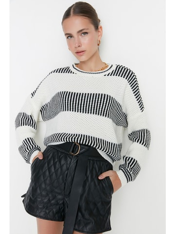 trendyol Pullover in Weiß/ Schwarz