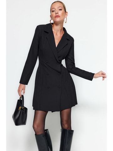 trendyol Kleid in Schwarz