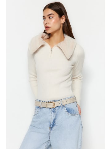 trendyol Pullover in Creme