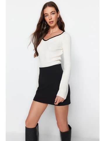 trendyol Sweter w kolorze białym