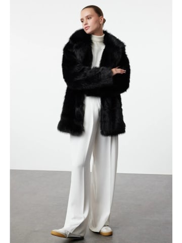 trendyol Płaszcz w kolorze czarnym ze sztucznego futerka