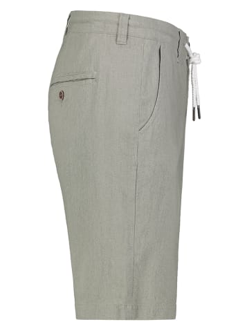 Eight2Nine Shorts in Grün