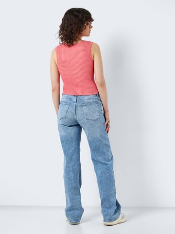 Noisy may Stricktop in Koralle