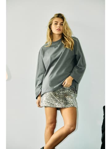 Noisy may Longsleeve in Grau