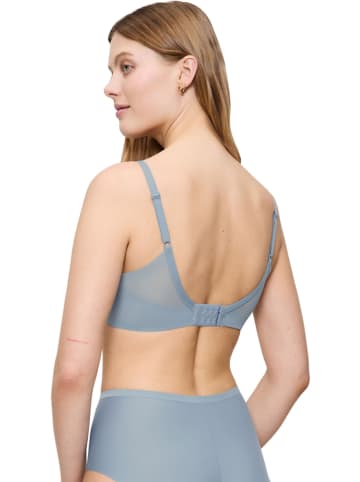 Triumph Beugelloze beha lichtblauw