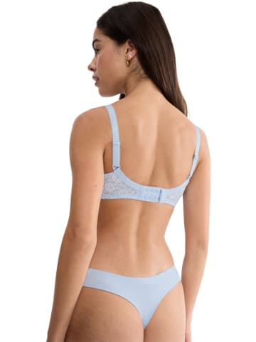 Triumph Beugelloze beha lichtblauw